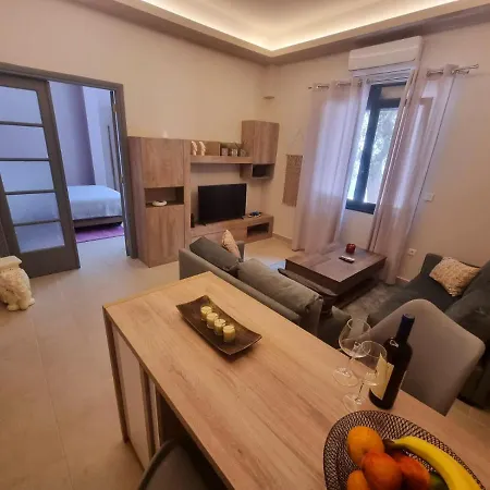 Ellis Apartment *
